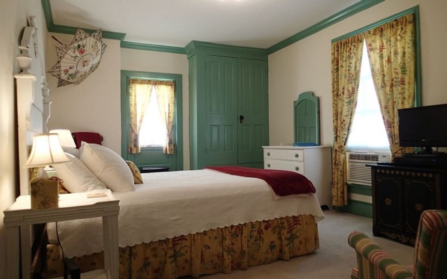 photo 4 of Holladay House B&B