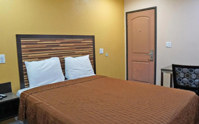 photo 3 of Holly Crest Hotel - Los Angeles, LAX Airport