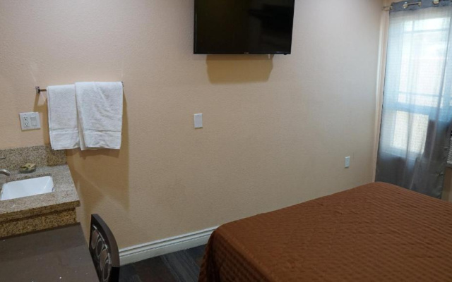 photo 5 of Holly Crest Hotel - Los Angeles, LAX Airport