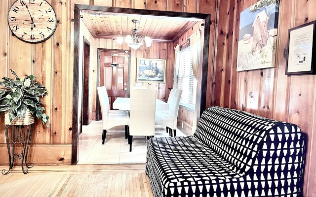 photo 4 of 4BR, 4BA House Beach, Entertainment, Nightlife