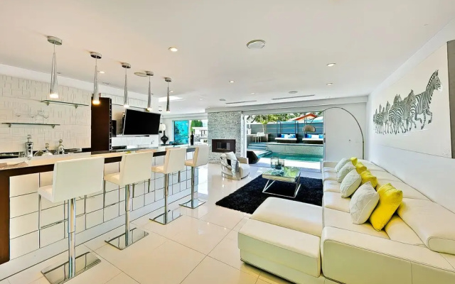 photo 2 of Hollywood Estate With Stunning Views
