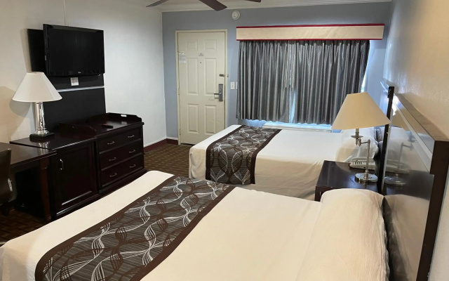 photo 2 of Hollywood Guest Inn