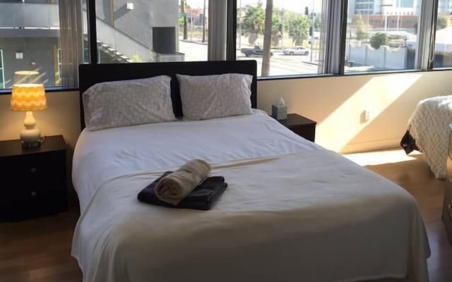 photo 4 of Hollywood Highrise 0 Bedroom Studio By Senstay