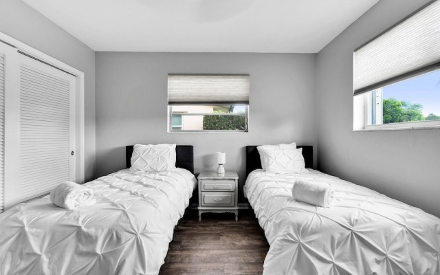 photo 5 of Hollywood Hills 3BD Home w Backyard