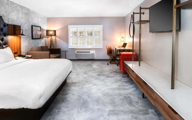 photo 4 of Hollywood Inn Suites Hotel