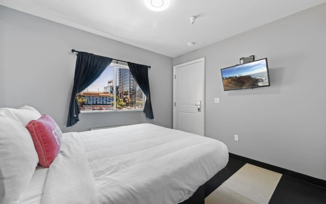 photo 4 of Le Bon Hotel Hollywood