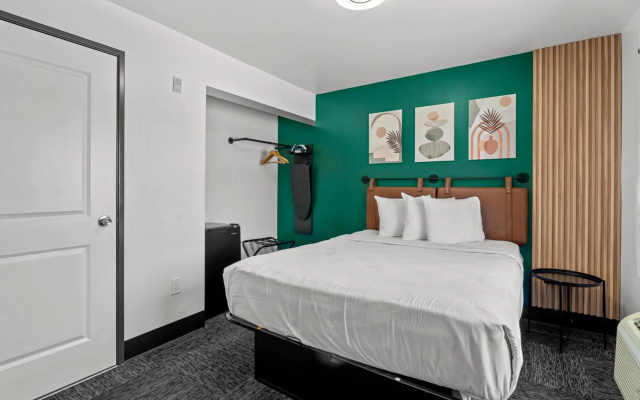 photo 5 of Le Bon Hotel Hollywood