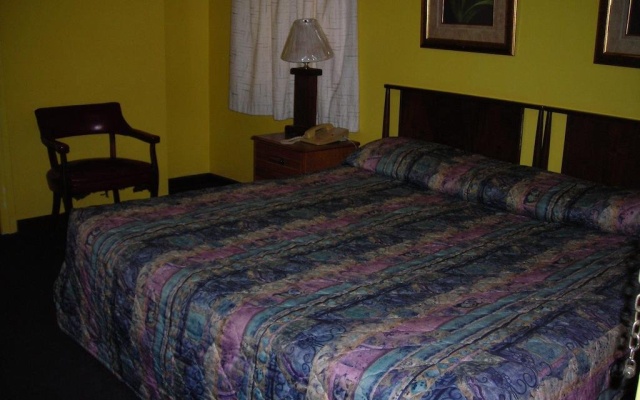 photo 2 of Hollywood Motel