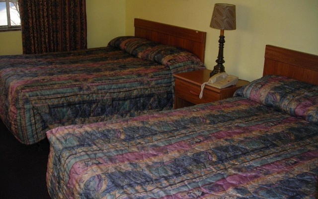 photo 4 of Hollywood Motel