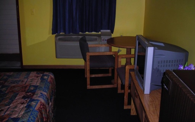 photo 5 of Hollywood Motel