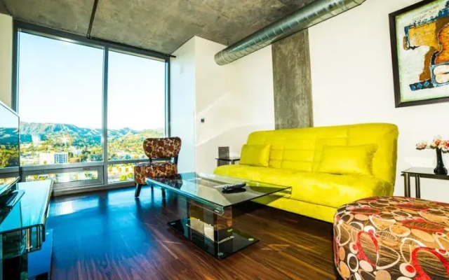 photo 4 of Hollywood Scorsese Apartment