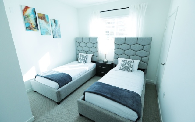 photo 4 of Hollywood Walk Residences