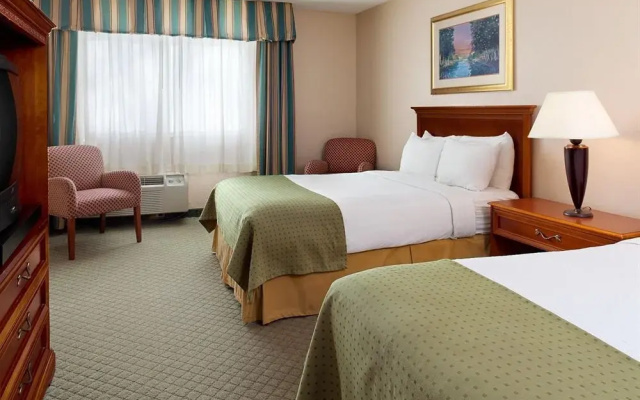 photo 2 of Holiday Inn Hotel & Suites Bettendorf