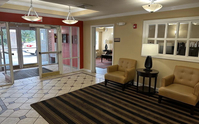 photo 2 of HomeTowne Studios by Red Roof Southfield