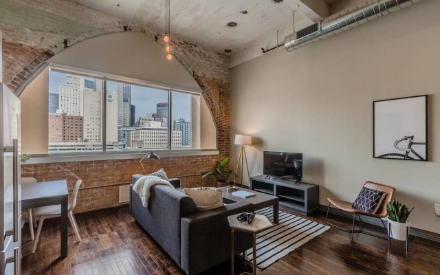 photo 3 of Homey 1BR Unit with Downtown Dallas Views
