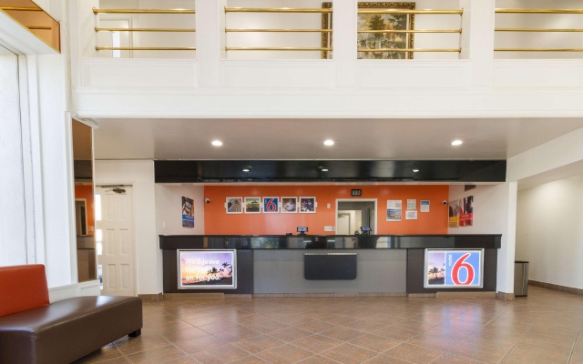 photo 2 of Motel 6 Claremont, CA