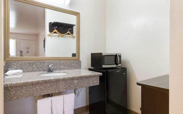 photo 5 of Motel 6 Claremont, CA