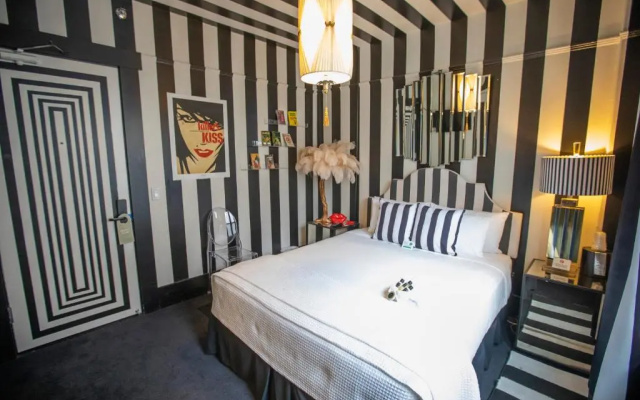 photo 5 of Hotel des Arts