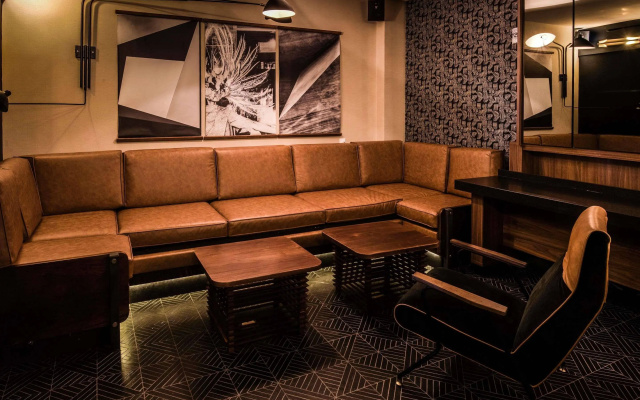 photo 2 of Henri Hotel