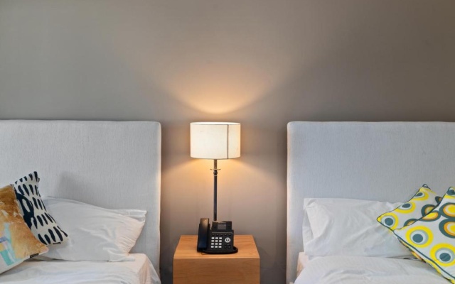 photo 5 of Hotel Huntington