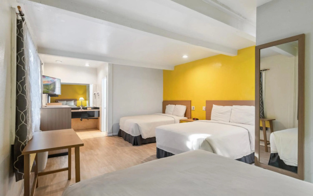 photo 5 of Hotel H-Wood