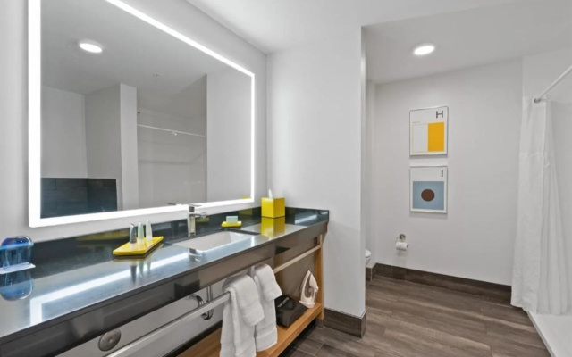 photo 3 of Hotel Indigo Everett - Waterfront Place by IHG
