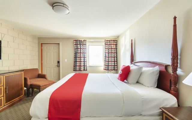 photo 4 of OYO Hotel Malden MA Broadway