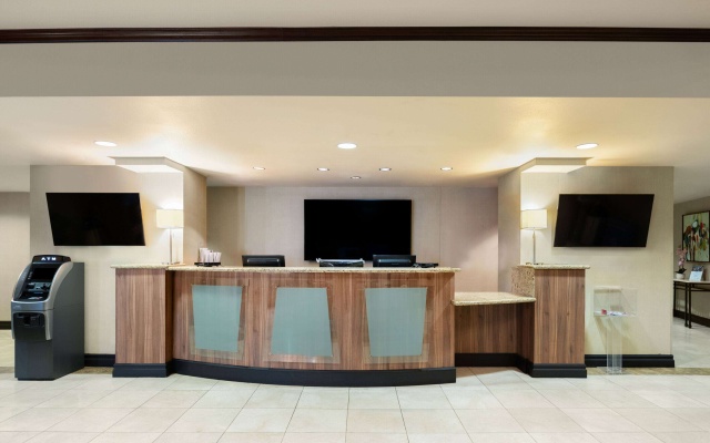 photo 3 of Hotel Marguerite Anaheim/Garden Grove, Trademark Collection by Wyndham