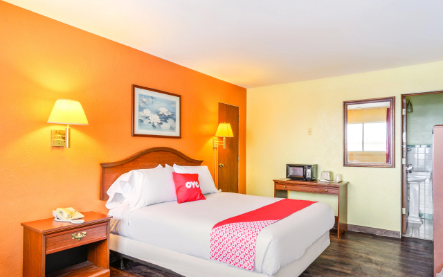 photo 5 of OYO Hotel Downtown Peoria I-74
