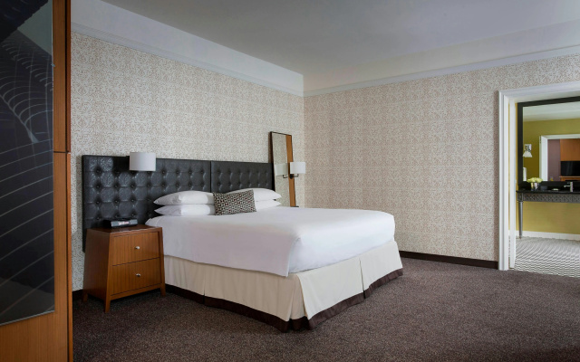 photo 4 of Hotel Chicago Downtown, Autograph Collection