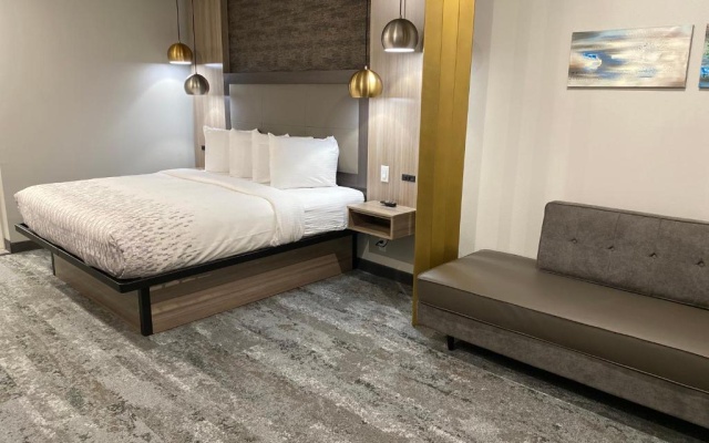 photo 2 of Hotel Solara I-45 Hobby Airport Houston