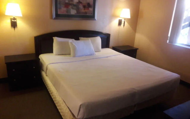 photo 2 of Emerald Suites Convention Center