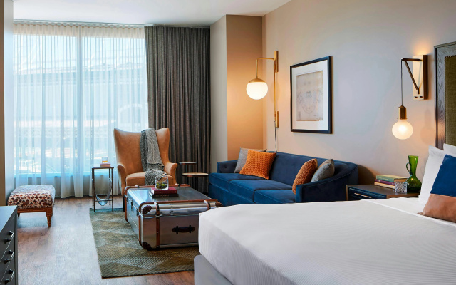 photo 4 of Hotel Zachary Chicago, a Tribute Portfolio Hotel