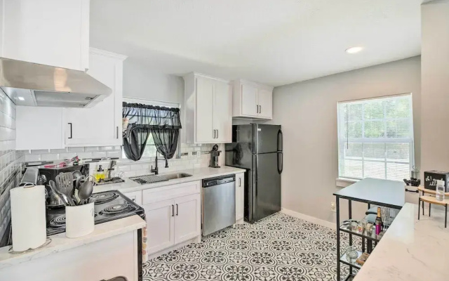 photo 4 of Houston Apartment ~ 13 Mi to Downtown!