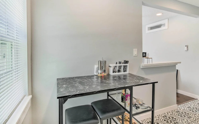photo 5 of Houston Apartment ~ 13 Mi to Downtown!