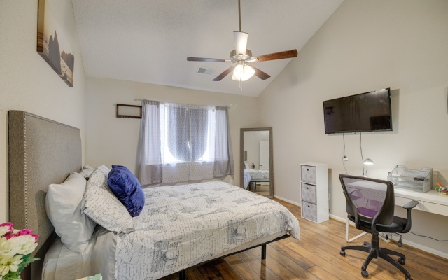 photo 5 of Houston Condo w/ Pool Access ~ 2 Mi NRG Stadium!