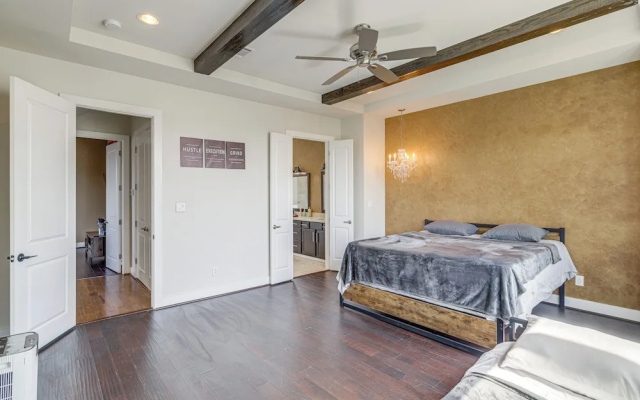 photo 4 of Houston Home w/ Rooftop Patio - 3 Mi to Downtown!