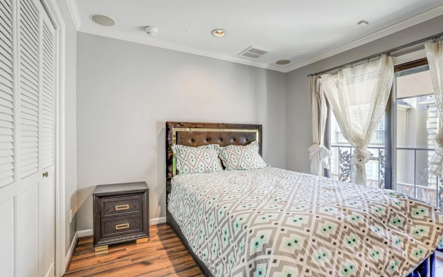 photo 3 of Houston Townhome w/ Patio ~ 11 Mi to Downtown!