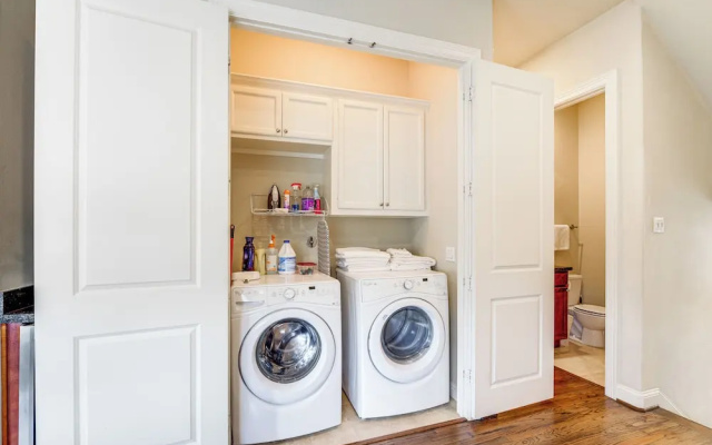photo 4 of Dtwn Houston Home Near Stadiums: WFH Friendly!