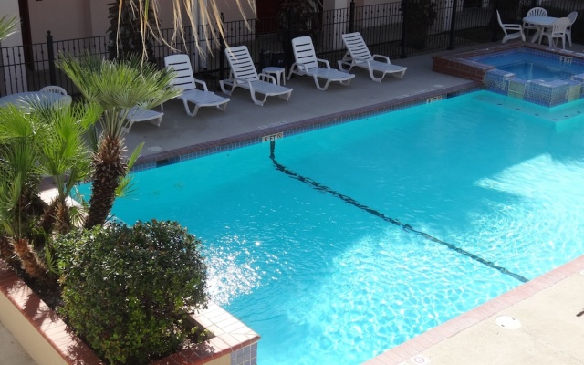 photo 3 of Howard Johnson Hotel & Suites by Wyndham San Antonio