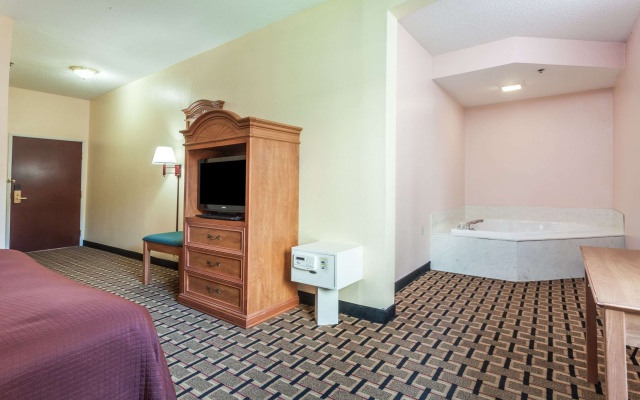 photo 3 of Howard Johnson by Wyndham Airport
