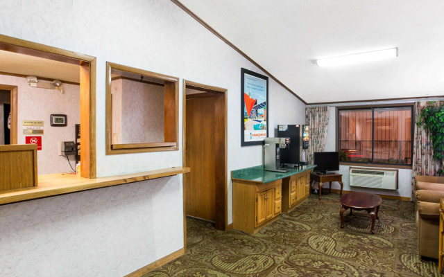 photo 2 of Howard Johnson by Wyndham Wilmington