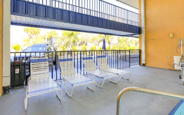 photo 4 of Howard Johnson Express Inn