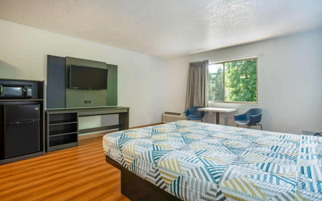 photo 2 of Motel 6 Gresham, OR - Portland