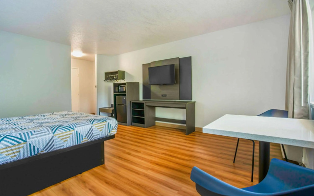 photo 3 of Motel 6 Gresham, OR - Portland