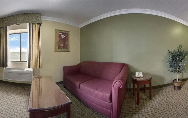 photo 2 of Howard Johnson Inn and Suites Reseda