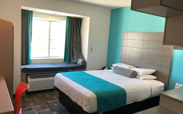 photo 3 of Red Lion Inn & Suites Elk Grove Village