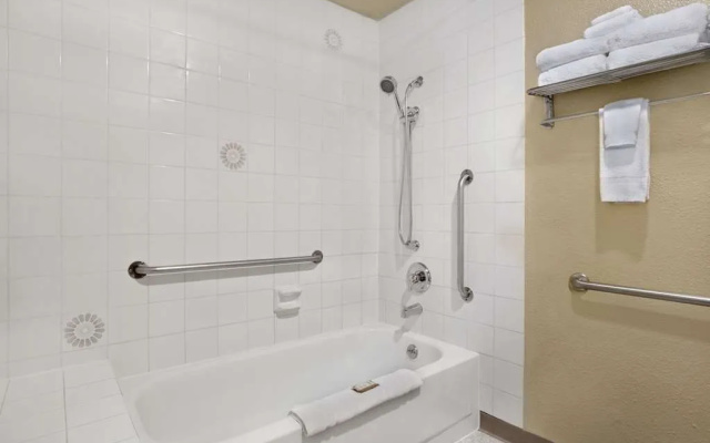 photo 5 of Howard Johnson Inn & Suites Tacoma Near McChord AFB