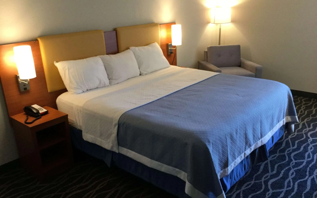 photo 2 of Days Inn & Suites by Wyndham Cincinnati North