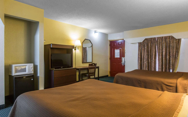 photo 4 of Rodeway Inn Marietta near Dobbins ARB Hotel